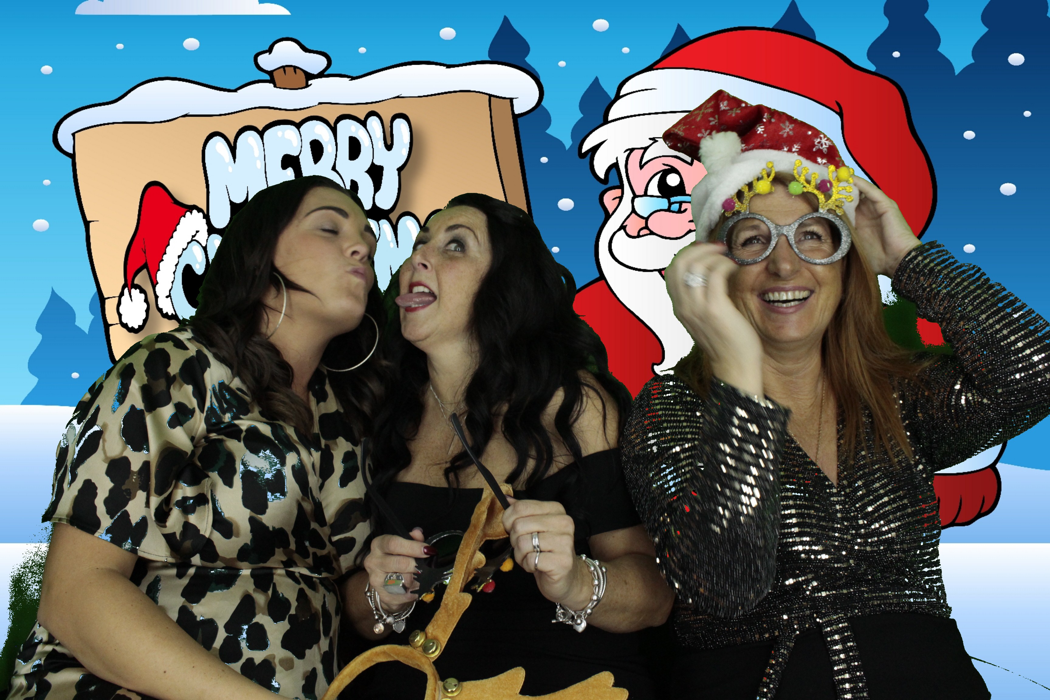Silvermere Christmas Party | View more photos from the event at gallery.myphotoboothexperience.co.uk/u/MyPhotoBoothExperienceLtd/Silvermere-Christmas-Party-3